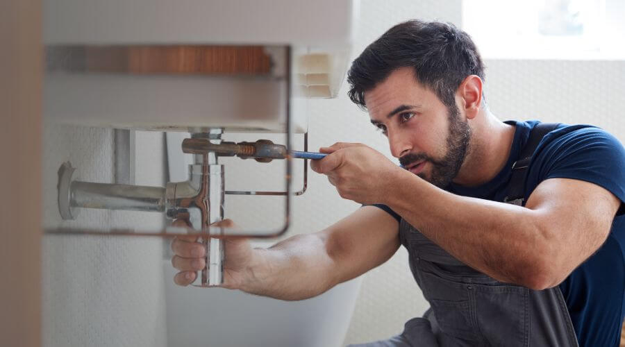 Water heater thermostat replacement in Matthews, IN